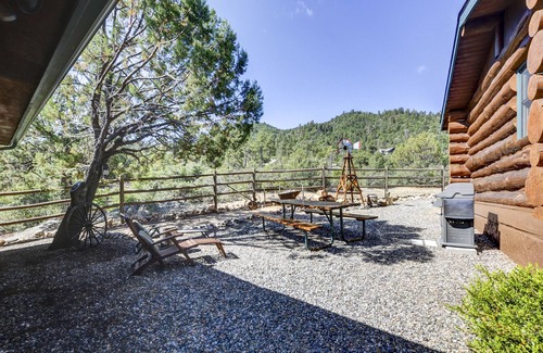 Prescott Cabin | Cozy, Quiet, Authentic Log Cabin w/Mtn View : 4 mi to Downtown
