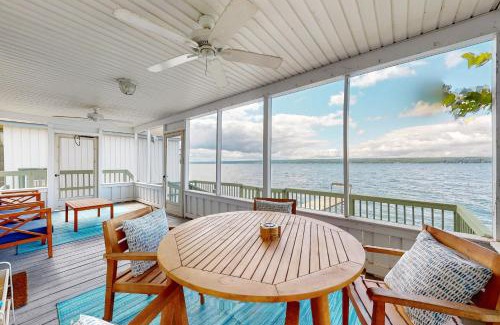 Town of Ledyard House | Cozy & Quiet Lakeside Retreat