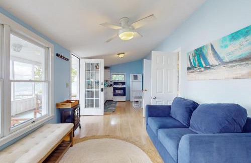 Town of Ledyard House | Cozy & Quiet Lakeside Retreat