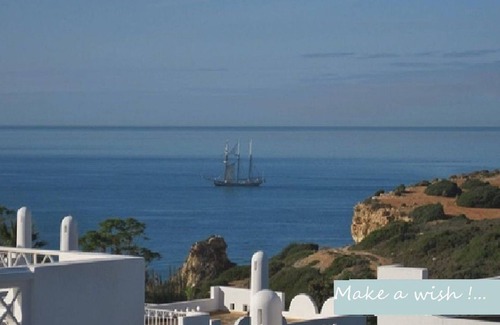 Ferragudo House | COZY & QUIET with magnificent view of the Atlantic Ocean and 5 min from the beach