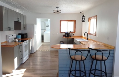 Algoma District House | Cozy Quincy: Comfortable stay near Hwy. 17.