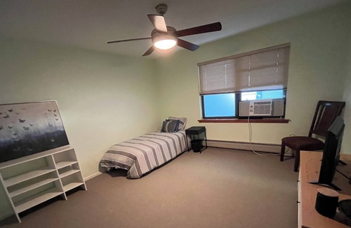 Secaucus Bed & Breakfast | Cozy & quite your home away from home. Public transport steps away