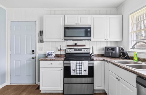 Raleigh House | Cozy Ranch 15 Min to Raleigh Downtown and 15 to Fuquay-Varina Downtown