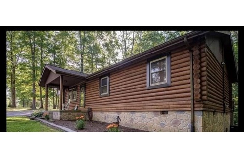 Woodbine Cabin | Cozy real log cabin 10 mins from Cumberland Falls State Park, Laurel River Lake