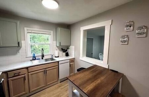 Danville House | Cozy Red Door Cottage - 5 mins from Casino