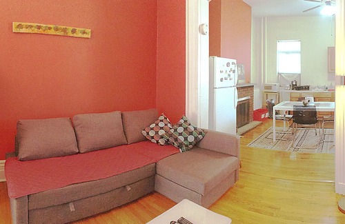 McGinley Square Apartment | Cozy Red Studio 15 Min Walk to Jsq Path Station Easy Commute to NYC