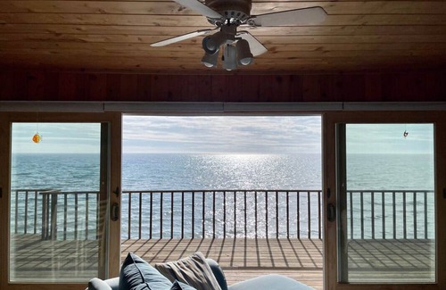 Beaver Island House | Cozy Relaxing Beaver Island Cottage – Waterfront, Beach Access, & WiFi