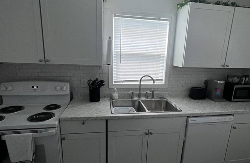 Ozark House | Cozy remodeled duplex, unit #A. 2bed/1bath unit with high speed Wifi.