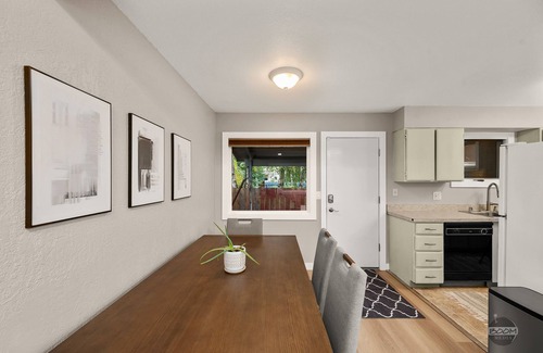 Rogers Park House | Cozy Remodeled Home UMED District