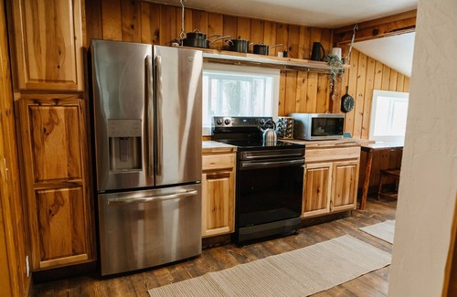 Lemhi County Cabin | Cozy renovated 3-bedroom cabin in lovely North Fork IDAHOME