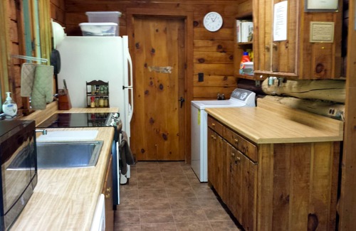 Williamstown Cabin | Cozy renovated cabin in Williamstown, steps from hiking trails