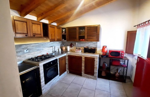 Lucignano House | Cozy renovated rustic house nestled in the Tuscan countryside