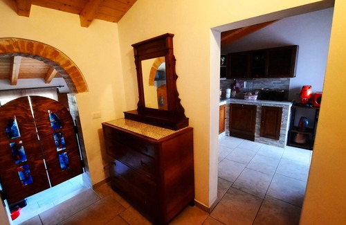 Lucignano House | Cozy renovated rustic house nestled in the Tuscan countryside