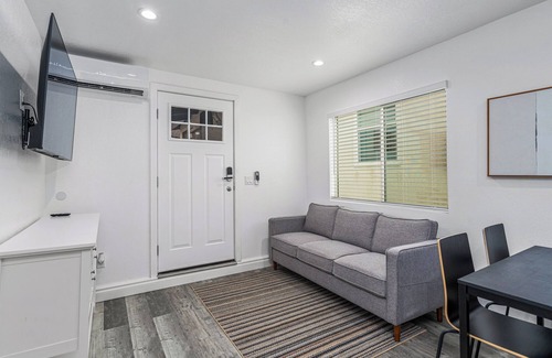 North Long Beach Apartment | Cozy Retreat in Long Beach
