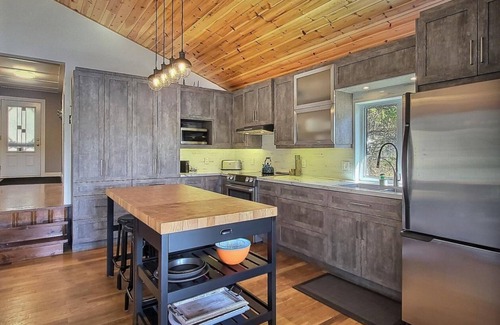 Orford Ski Chalet | Cozy retreat in Orford on beautiful Bowker lake
