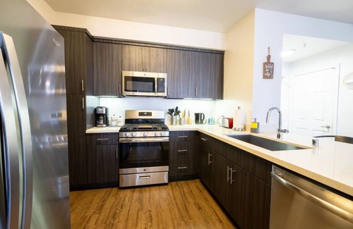 Marina del Rey Apartment | Cozy Retreat in Marina Del Rey 2 Bedroom- Steps to Beach