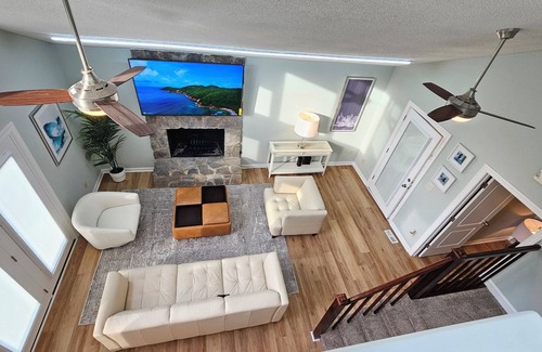 Sawmills House | Cozy retreat minute away to mountain escape!w/Fireplace