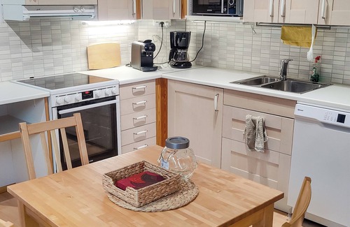 Vantaa House | Cozy Retreat Nearby Airport, family friendly!