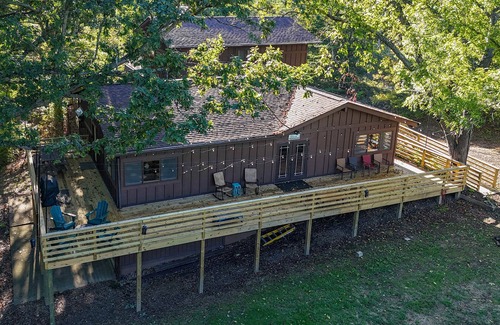 Sugar Grove Cabin | Cozy Retreat on Private Estate with Hot Tub