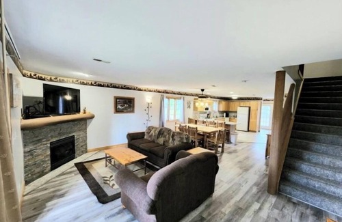 Oglesby House | Cozy Retreat Villa. WIFI. Close to Starved Rock & Matthiessen Parks. Amazing!