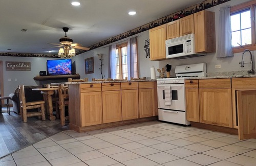 Oglesby House | Cozy Retreat Villa. WIFI. Close to Starved Rock & Matthiessen Parks. Amazing!