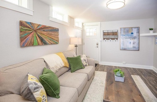 Greeley Apartment | Cozy Retreat - Walk to UNC - Free Cruiser Bikes