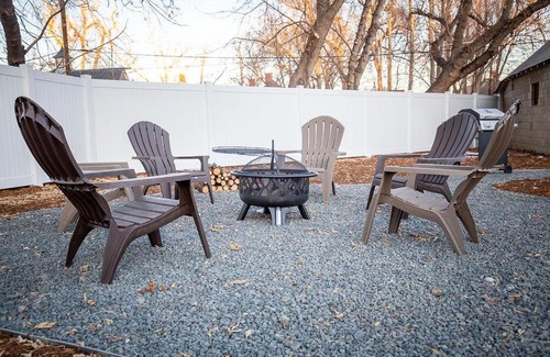 Greeley Apartment | Cozy Retreat - Walk to UNC - Free Cruiser Bikes