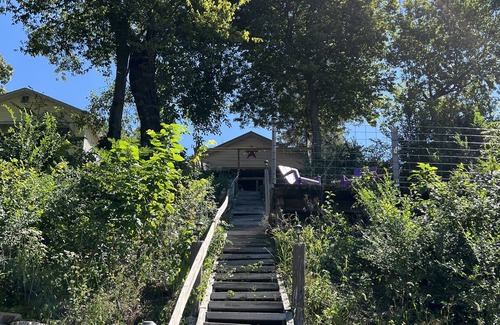 Havana Cabin | Cozy river retreat on the Illinois River with beach access!