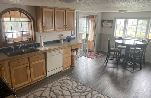 Cathlamet House | Cozy riverfront getaway with newly rebuilt private dock & pickleball court