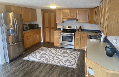 Cathlamet House | Cozy riverfront getaway with newly rebuilt private dock & pickleball court