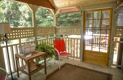 Barren Springs Cabin | Cozy Riverfront Tiny Home! Couple's Retreat - 1BS2
