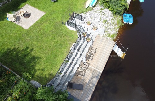 Burnt River Cottage | Cozy Riverside Retreat (child and pet friendly)