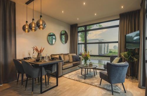 Maurik House | Cozy Riverside Escape
