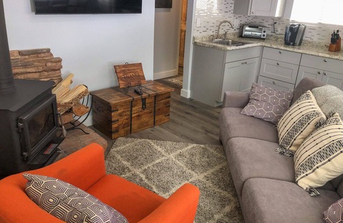 Sugarloaf Cabin | Cozy, Romantic Cabin Retreat with Hot Tub & Private Patio Oasis!