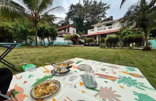 Canacona House | Cozy room in hill view villa with lush green lawn