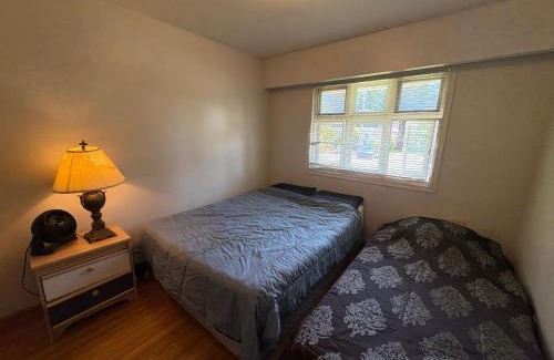 Fleetwood Bed & Breakfast | Cozy Room near Downtown Surrey