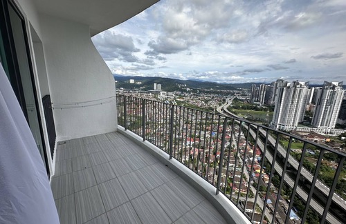 Taman Keramat Apartment | Cozy room stay interconnecting with shopping centre and LRT station.