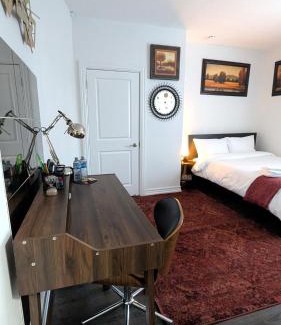 Parkdale House | Cozy Room with Private Kitchen, Private Bathroom
