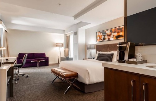 Near North Side Hotel | Cozy Room with Rooftop Lounge & City Views in River North
