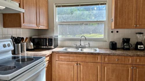 Temple Terrace House | Cozy Rooms near Busch Gardens