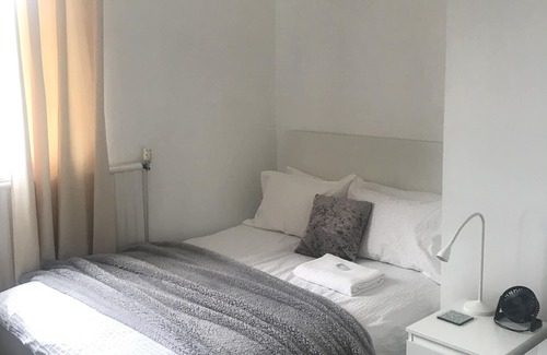 Bradford Bed & Breakfast | Cozy rooms, parking, wifi, semi-rural, great road networks, off-road cycling.