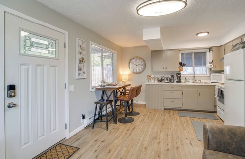 Roseburg House | Cozy Roseburg Home w/Fire Pit + Gas Grill!