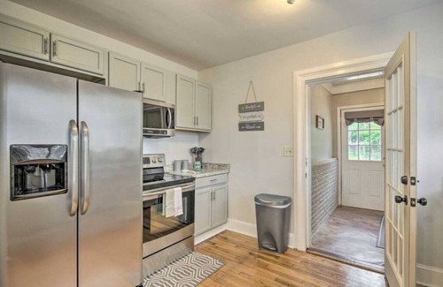 Rosewood House | Cozy Rosewood Bungalow near USC!