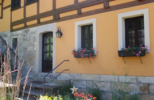 Krippen House | Cozy, rustic and top renovated monument farmhouse above cribs