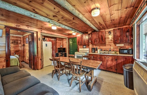 Solon Cabin | Cozy rustic cabin with WiFi in charming Solon
