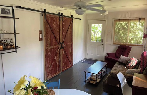 Port Franks Cottage | Cozy, rustic cottage minutes to a private beach