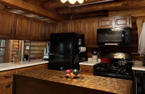 Keswick Ridge House | Cozy Rustic log-house in the city - 5bedrooms - private pond & covered bridge