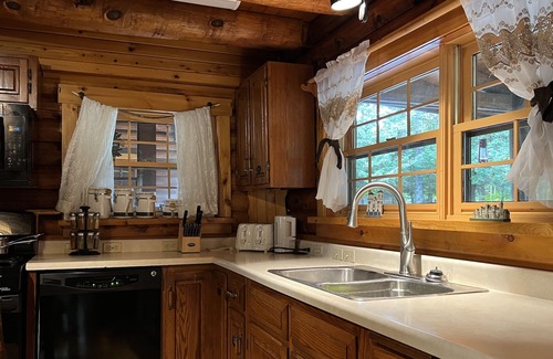 Keswick Ridge House | Cozy Rustic log-house in the city - 5bedrooms - private pond & covered bridge