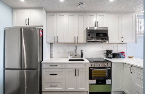 Airdrie House | Cozy rustic retreat - 15 min to YYC Airport and Downtown and near Banff