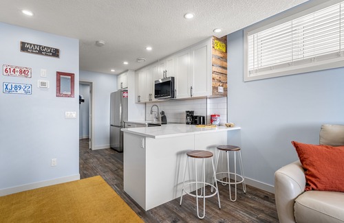 Airdrie House | Cozy rustic retreat - 15 min to YYC Airport and Downtown and near Banff